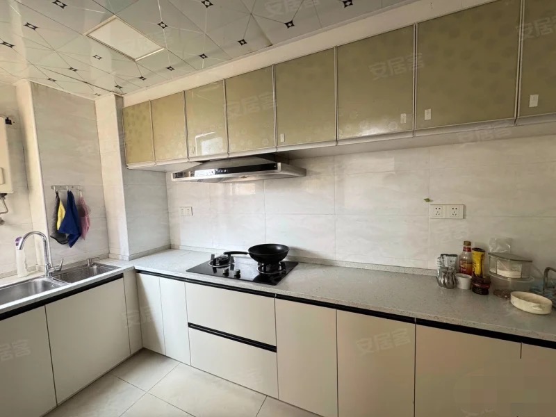 城南，森林国际，双书包房，精装三房两卫，采光好，业主诚心出售