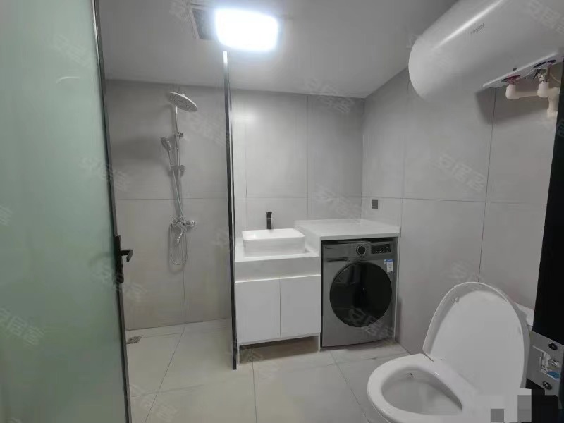 162，业主急售，纽芬兰附近，电梯11楼，全新装修一天未住，手付万把块钱，证满二，全屋品牌