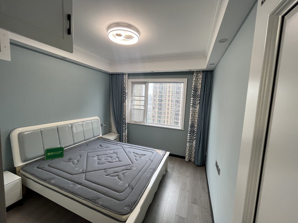 元泰未来城全新装修好楼层送入户花园带麻将室，一天为住