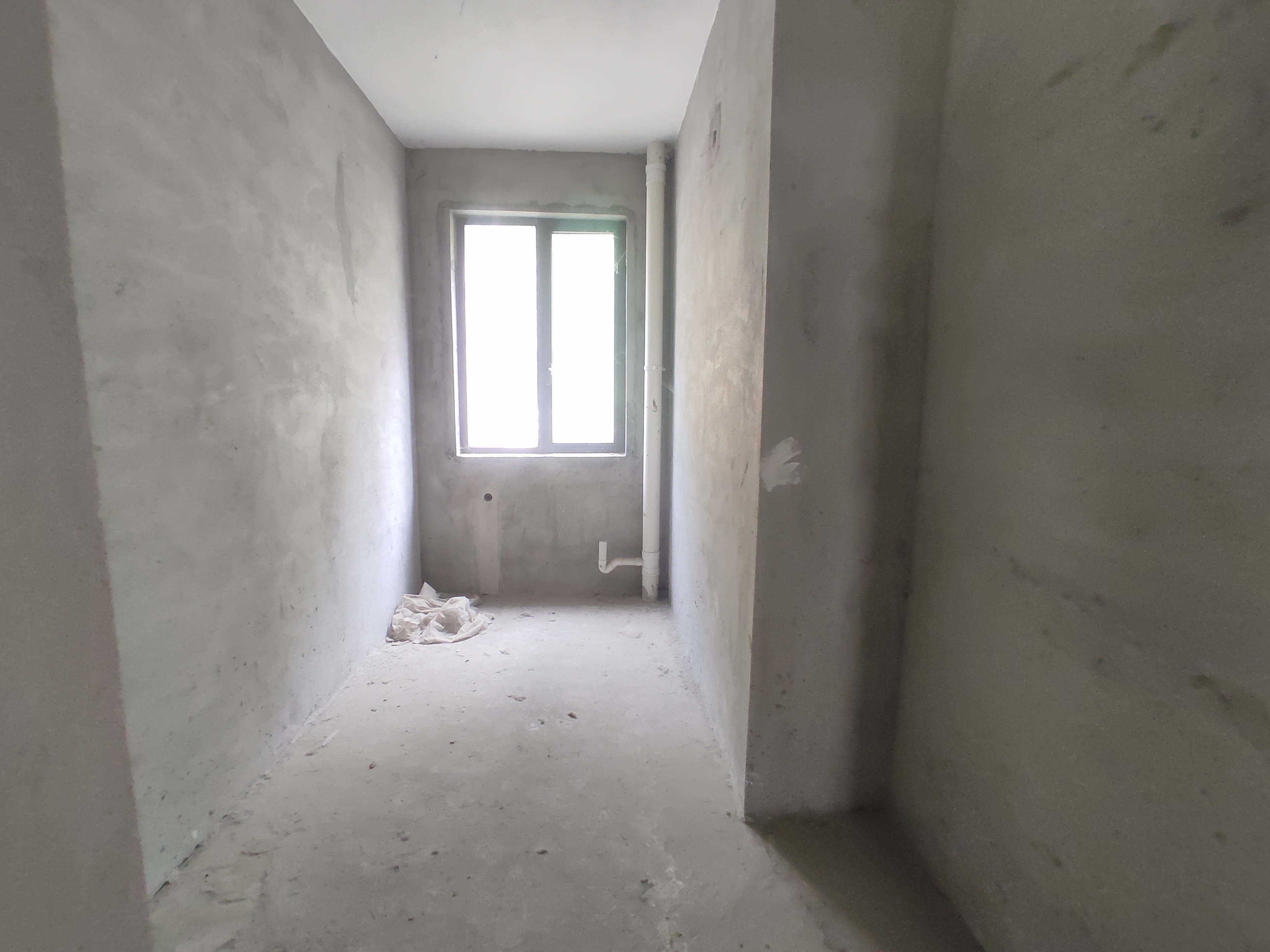 绿地香格里拉电梯复式带院子.小区环境优美.证件满二.看房方便