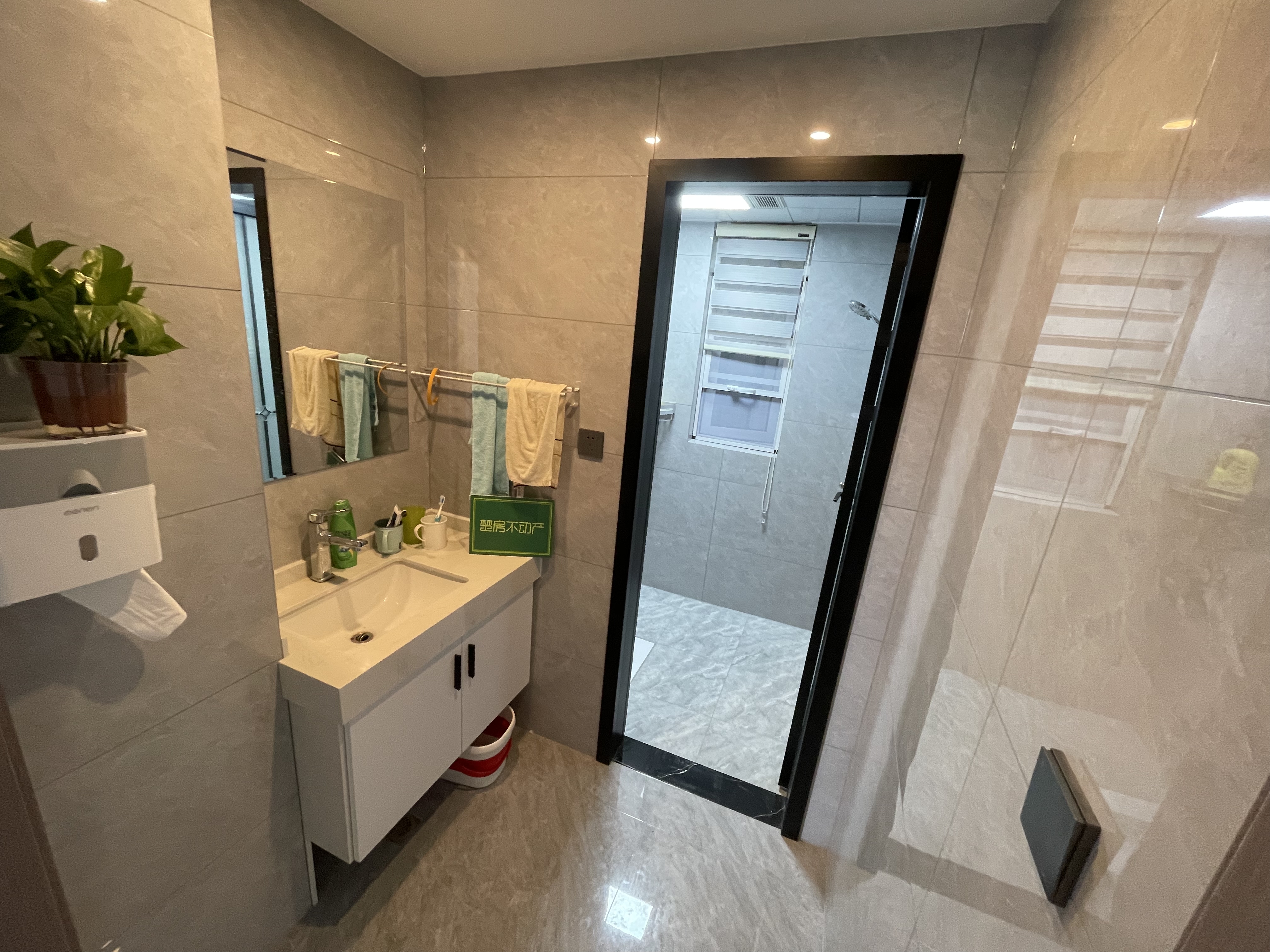 风和日丽全新装修家电都送大阳台视野风景很好周边配套全