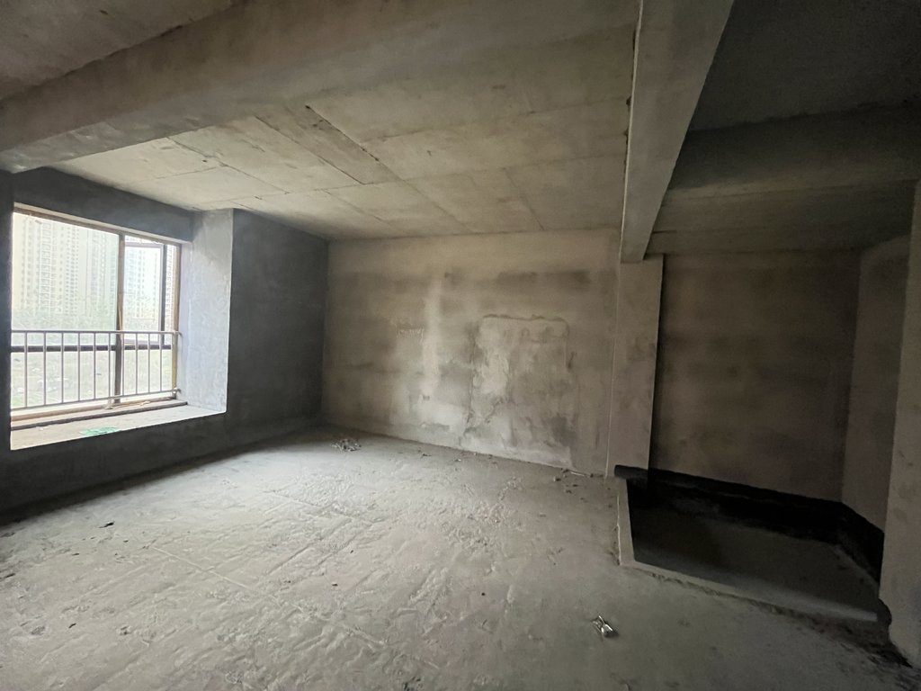 新城一号五期毛坯花园洋房