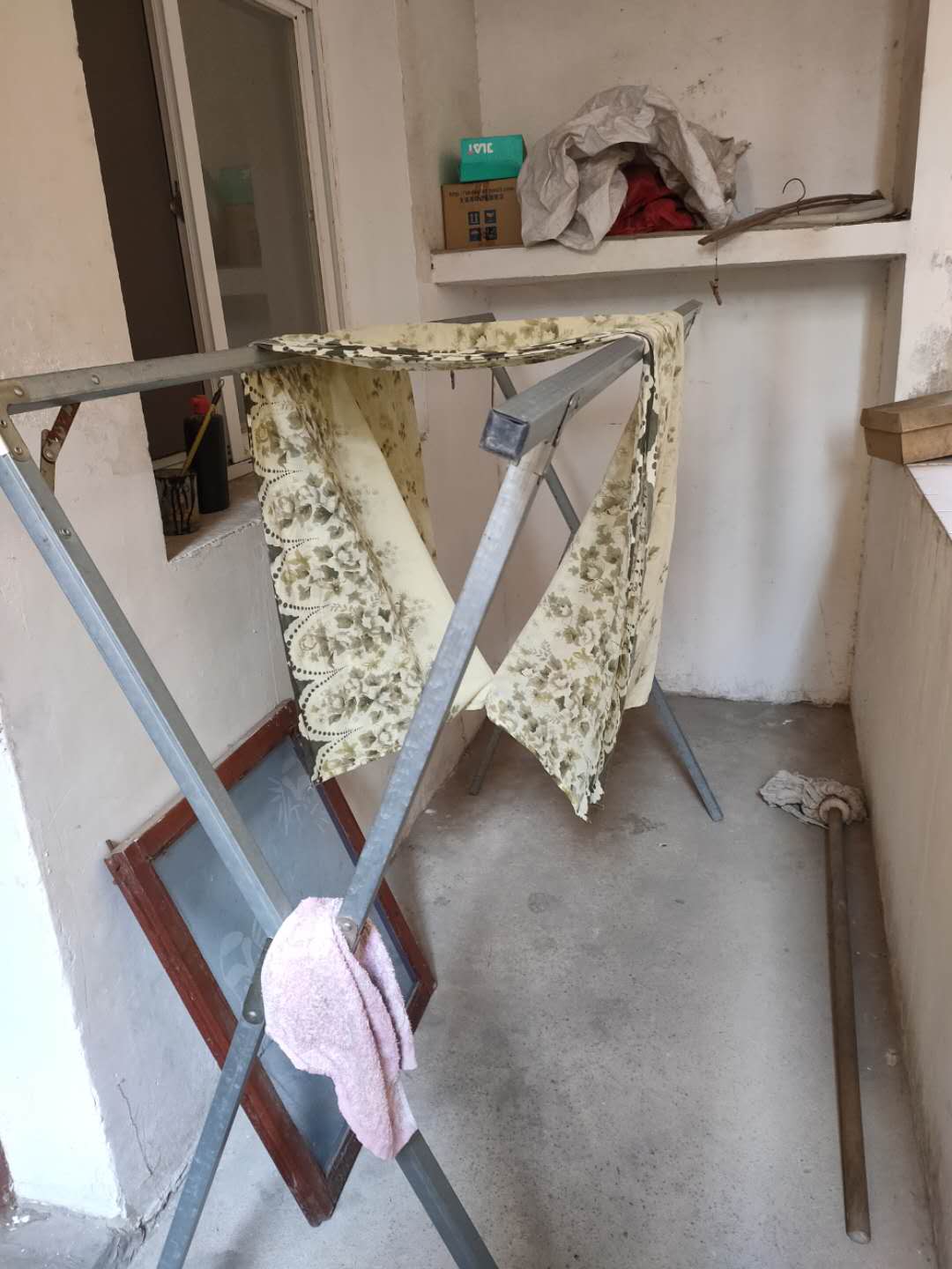 新生街 旁边单位宿舍楼三楼价格优