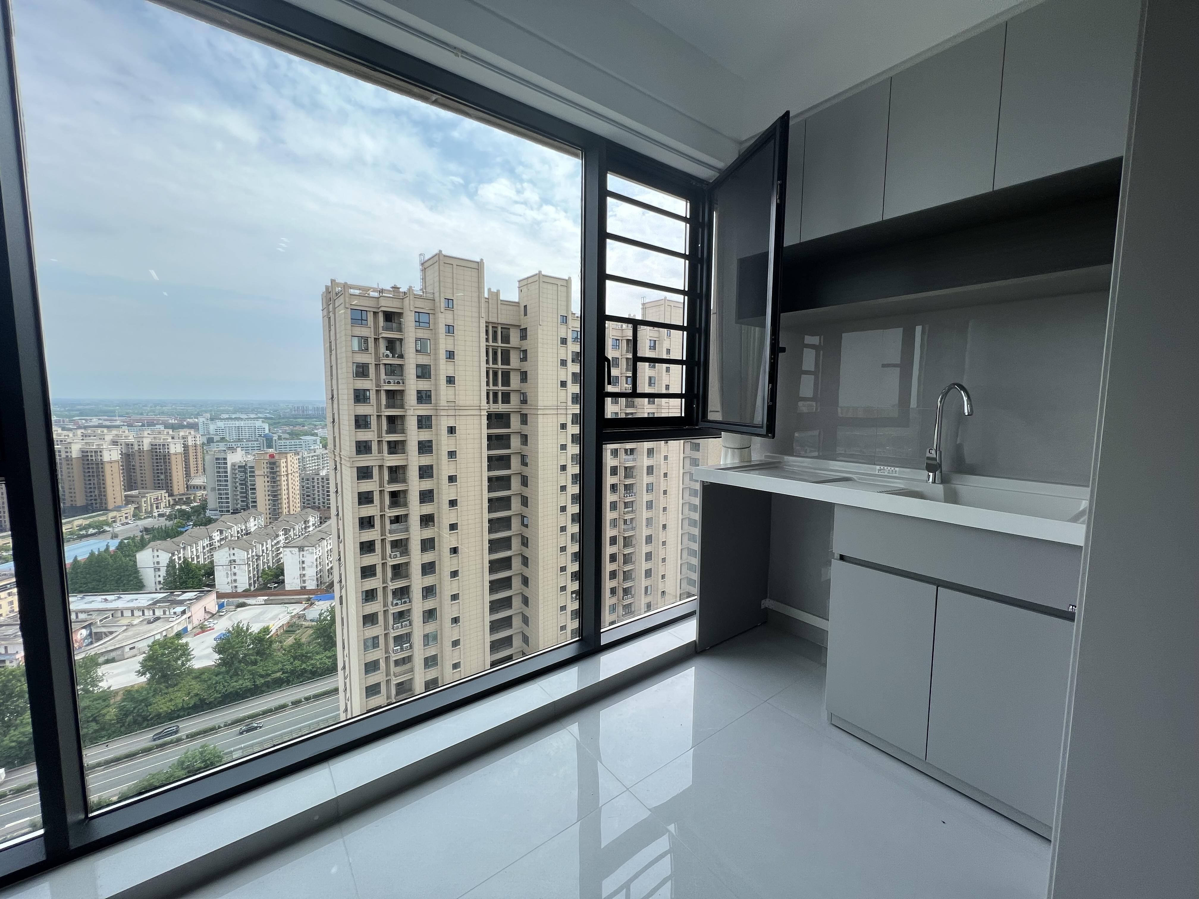 御湖世家3室2厅2卫全新精装修优价出售