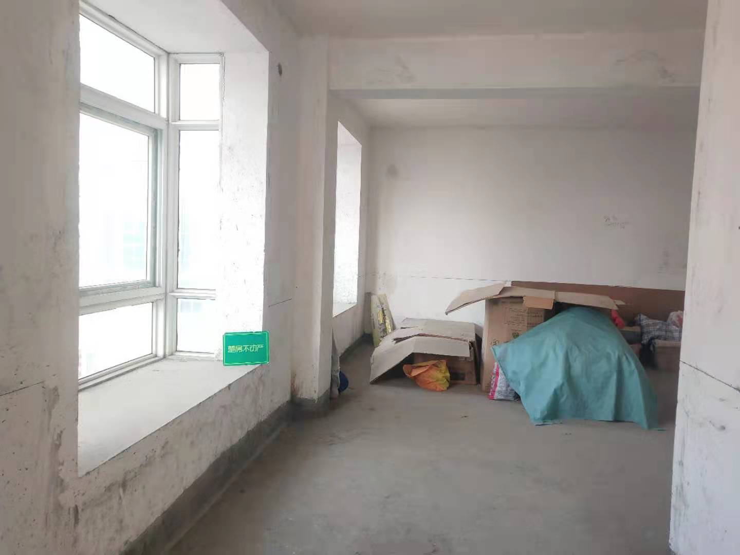 宏运名居毛坯大四房中间楼层方便看房