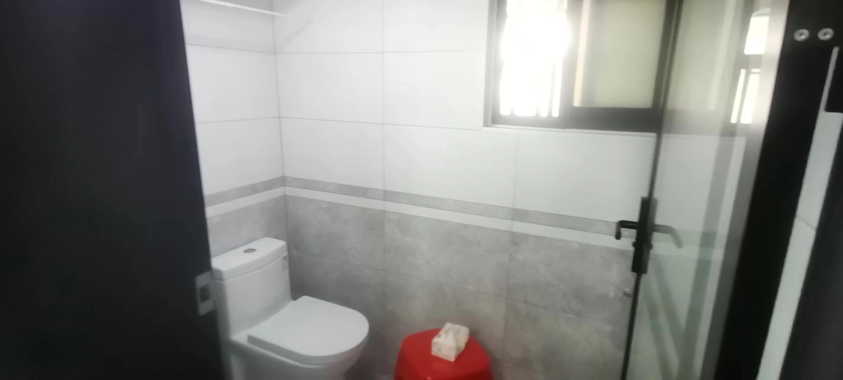 复州花园.精装三房.房子成色新.看房方便