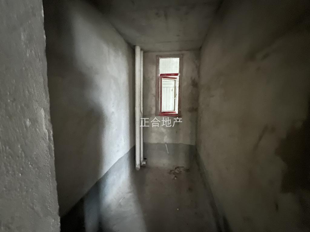 沔阳公馆毛坯三房二卫中间好楼层满二