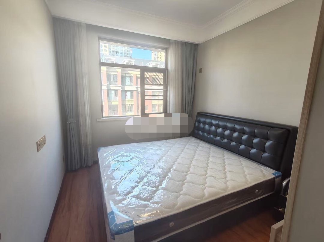 282，新城壹号五期，电梯洋房，好楼层5楼，总高7层，大阳台，全新装修，精装三房，一天未住