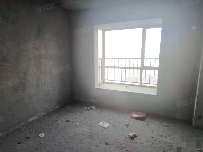 256，城南，沔阳旁，手付1万紫金城，单价4300，中间好楼层，毛坯大三房