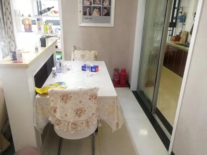 福星城大户型，入户花园，超大阳台，交通便利，证满二