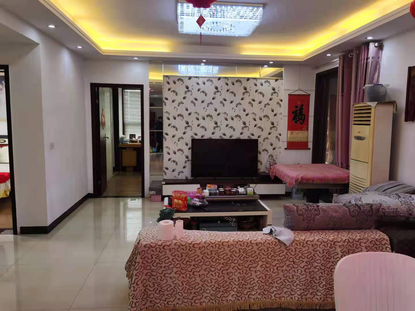 金域城邦精装三房看房方便家里保养的好小区环境优雅