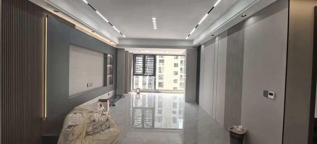 蓝‮花天‬园一‮一梯‬户，精装三房，地暖+中央空调，一‮未天‬住，小高层 电梯12楼，双阳台