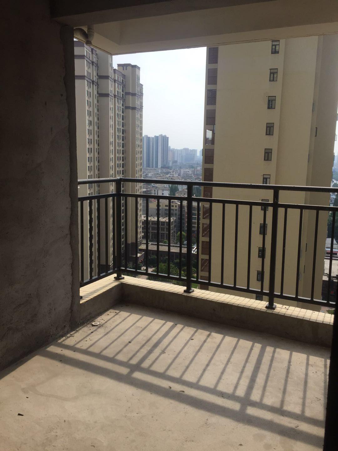 和合国际毛坯三房，可做四房，电梯中间楼层， 看房