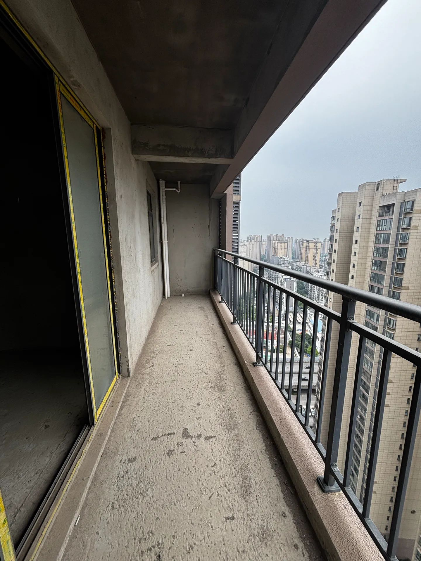 急售，城南Z心，紧邻朝阳学xiao，上学方便，C区优Z楼栋