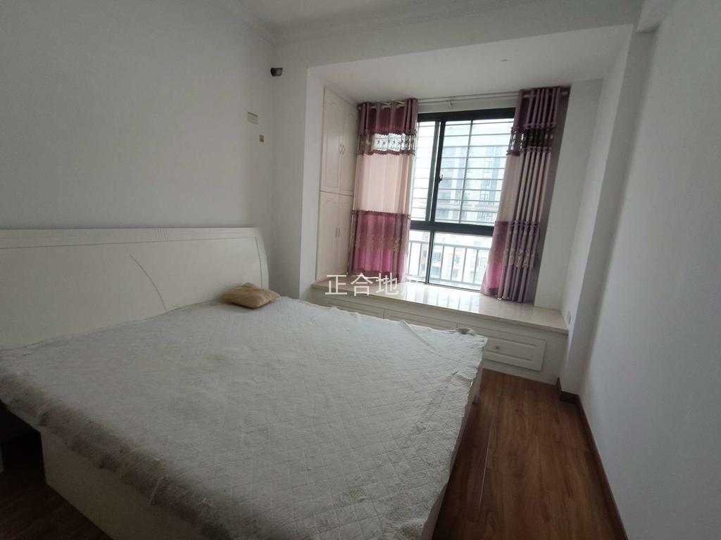 房东诚心出售，城南，元泰未来城A，精装三房，单价4800，速度捡漏