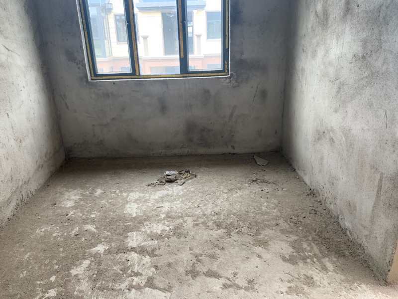 新区花苑，挖沟别墅.太子湖旁边联排别墅，性价比超高，业主诚心卖，看房方便