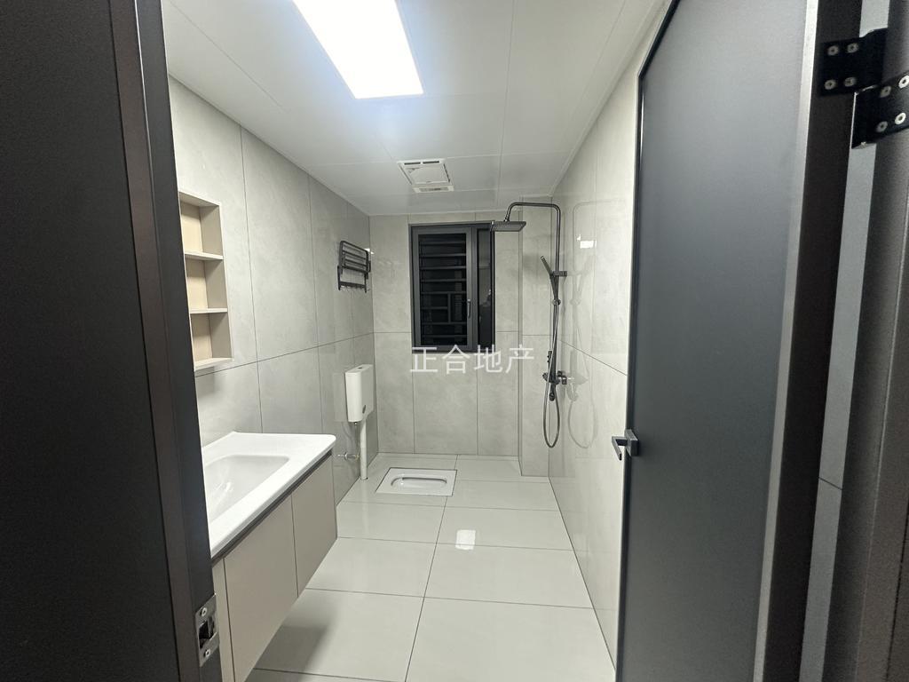 城西满庭春全新装修三房二卫单价5字头证满二