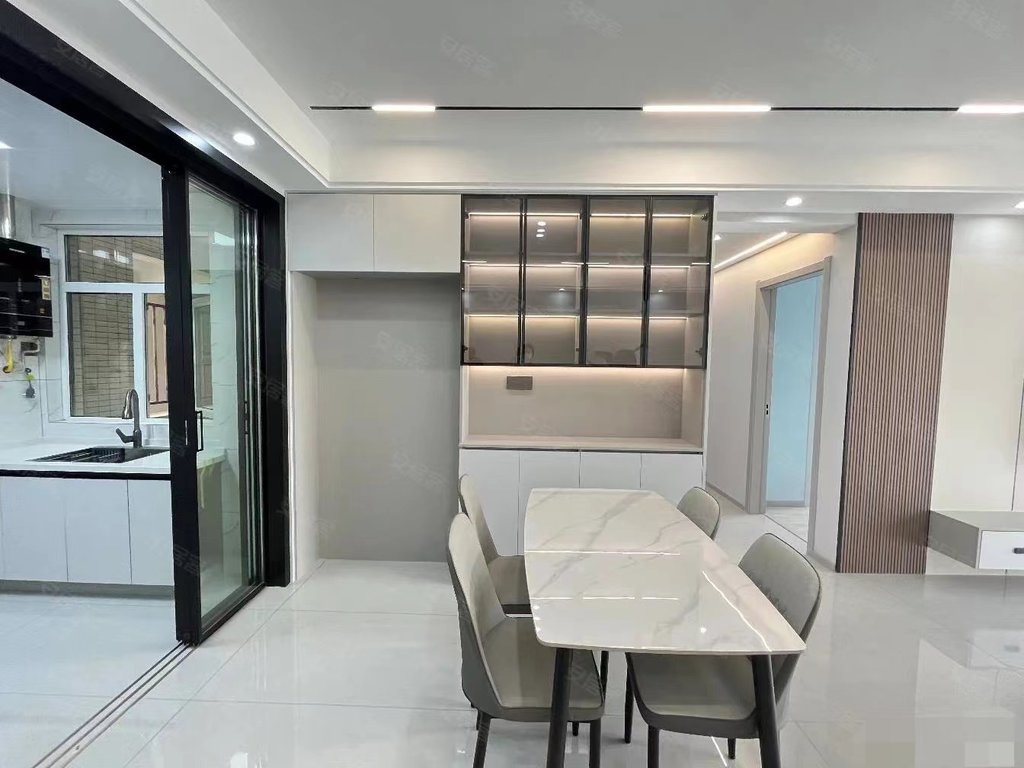 房东急售，沔阳公馆小高层，全新装修，三开间朝南，证件满五，好楼层