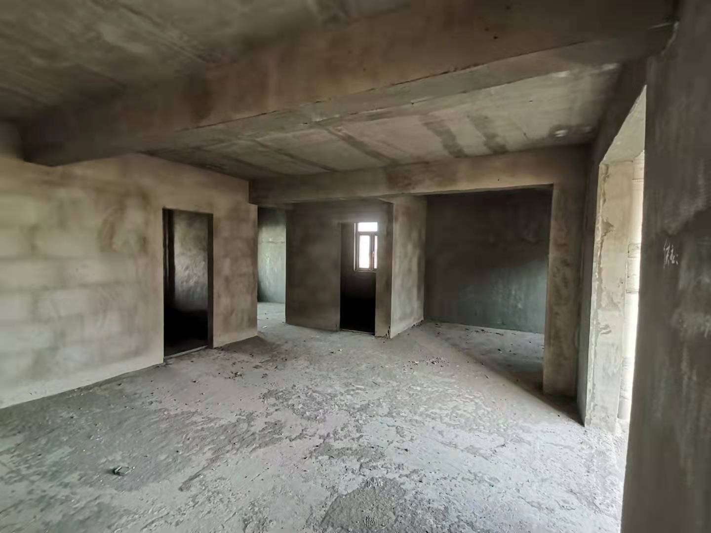 八中旁沔阳学府园毛坯大三房户型方正楼层好诚意出售！