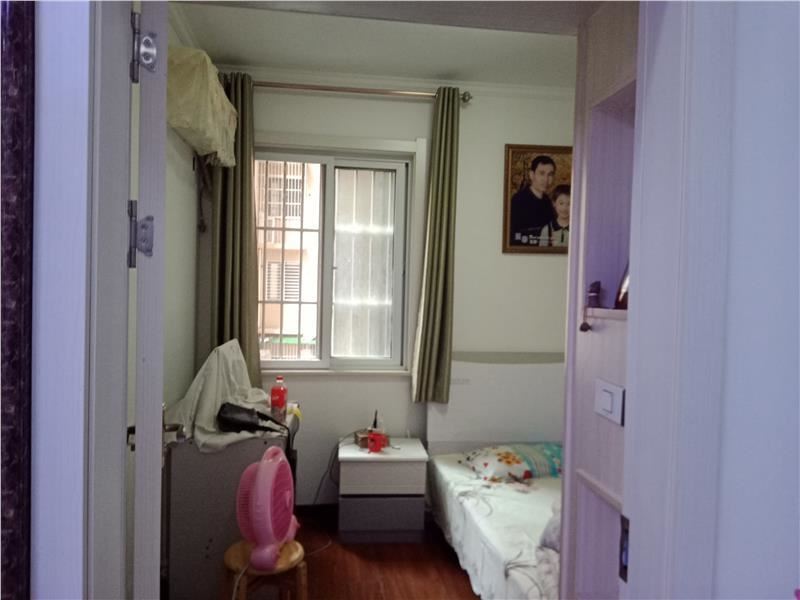 翰林公馆一中正对面，精装修三房，拎包入住，陪读自住，好的狠，看房方便