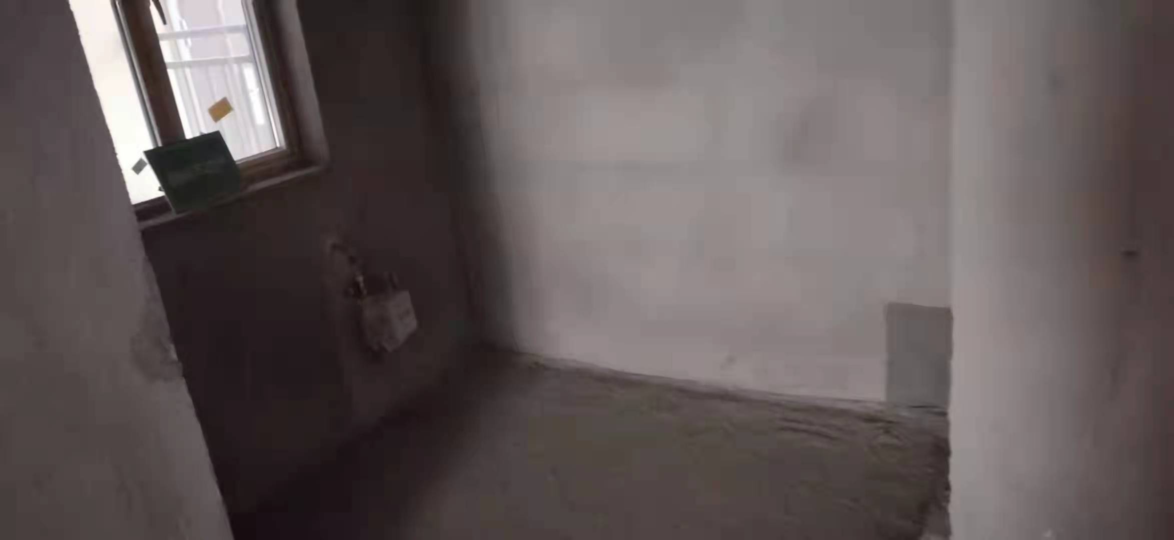 蓝天新城毛坯三房两卫中高楼层诚心出售看房方便