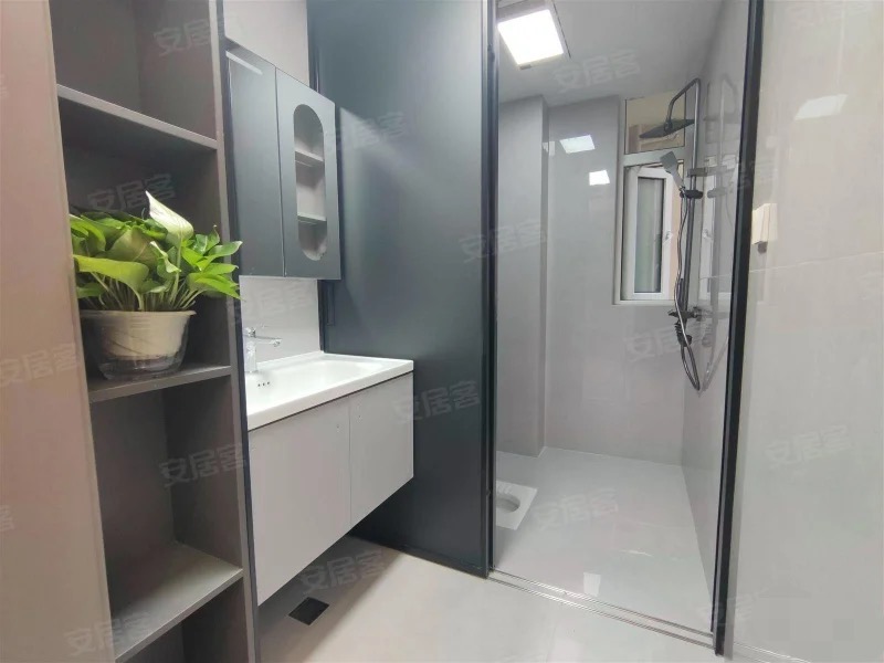 降价了，降价了，风和日丽，精装3房2卫，好楼层凤凰楼层，一天未住，新三中，送车位