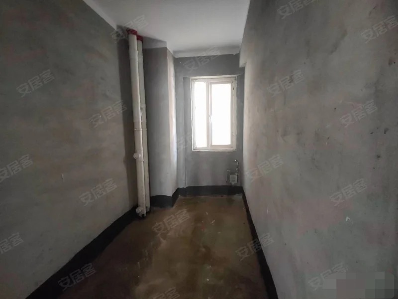 捡漏，新二中对面，森林国际，电梯好楼层12楼，3房2厅2卫，送车位