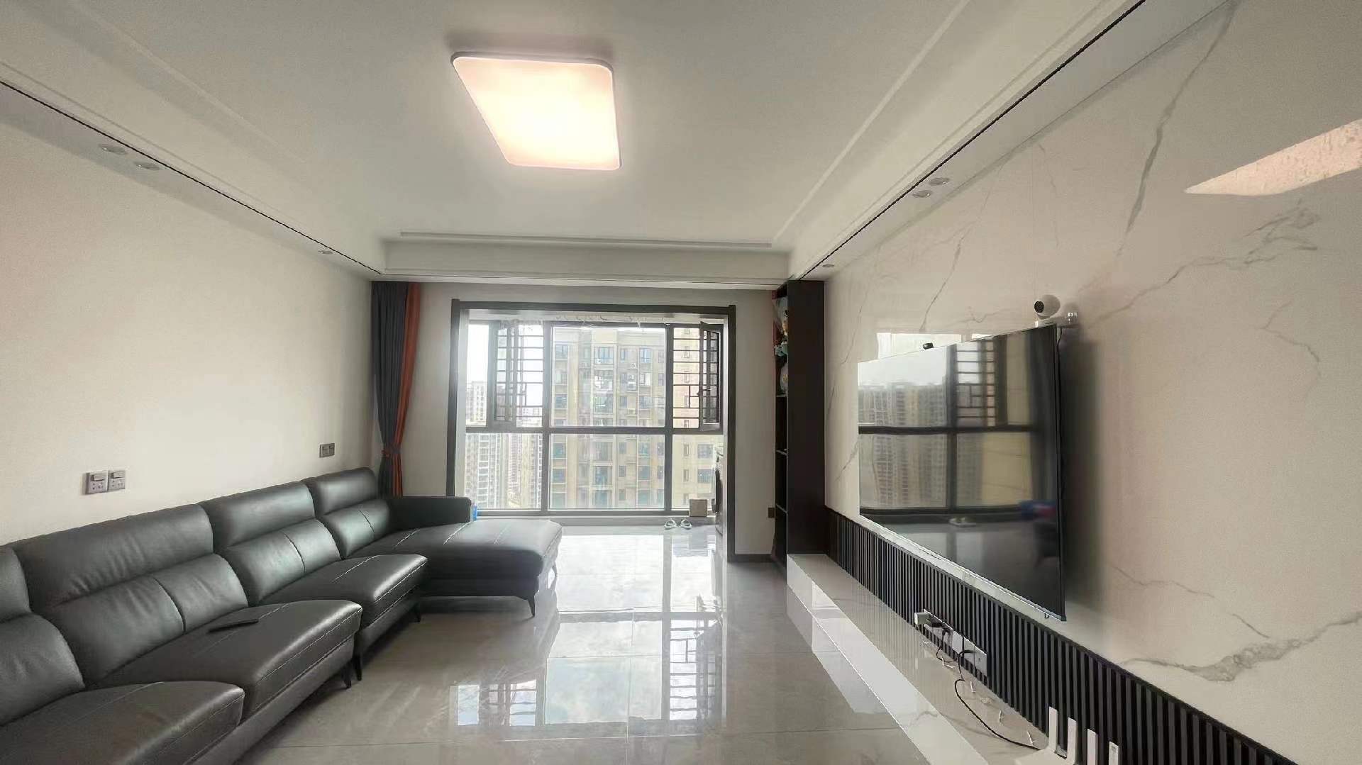 森林国际.精装四房.房子成色新.户型好.看房方便.证件满二