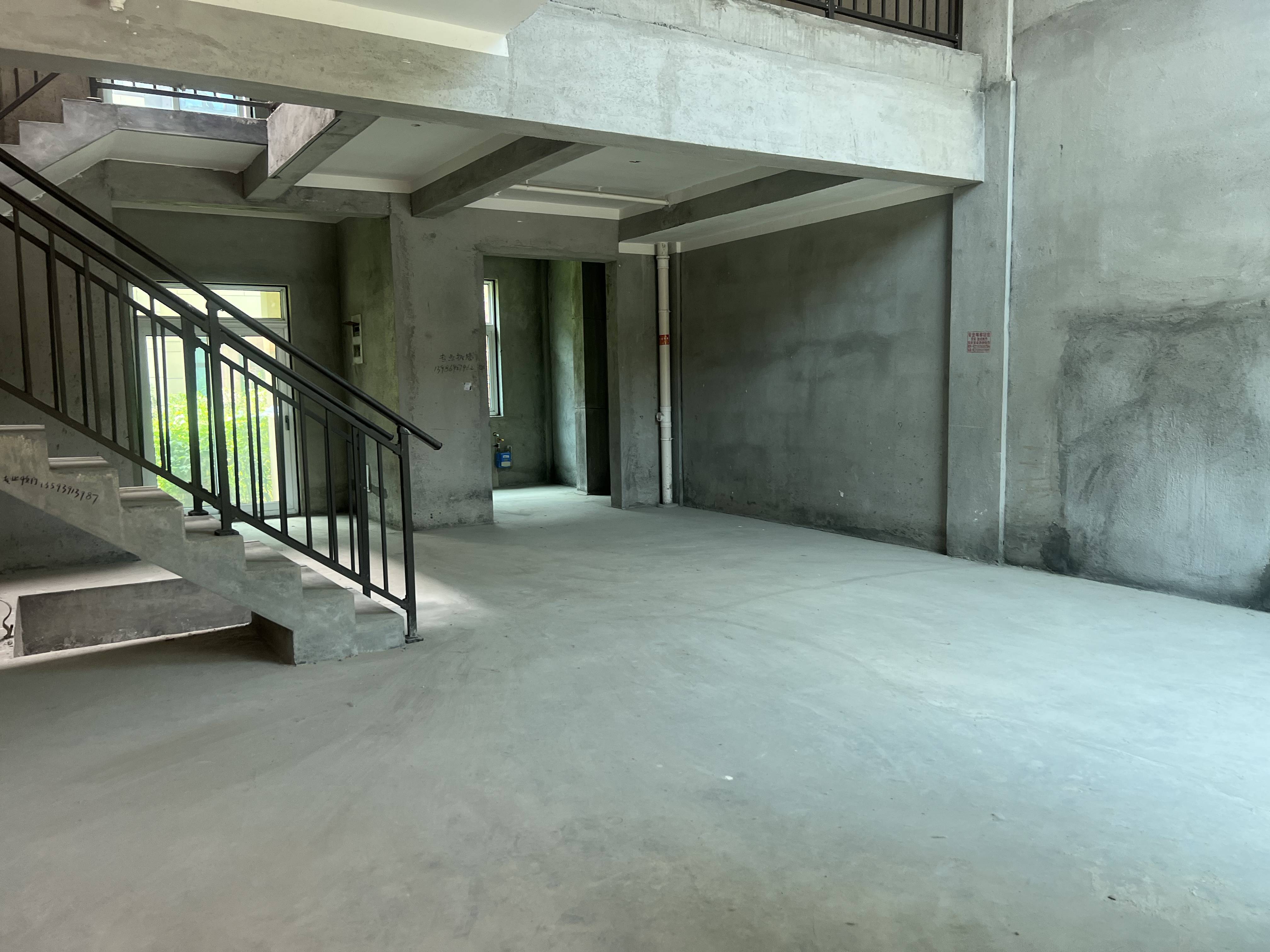 直降60万，祥生观棠府边户联排别墅，大院子，急卖，随十看房，可谈