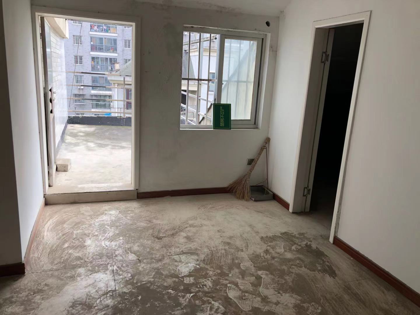 和园公馆精装三房复式楼家里成色新拎包可住周边配套齐全位置好