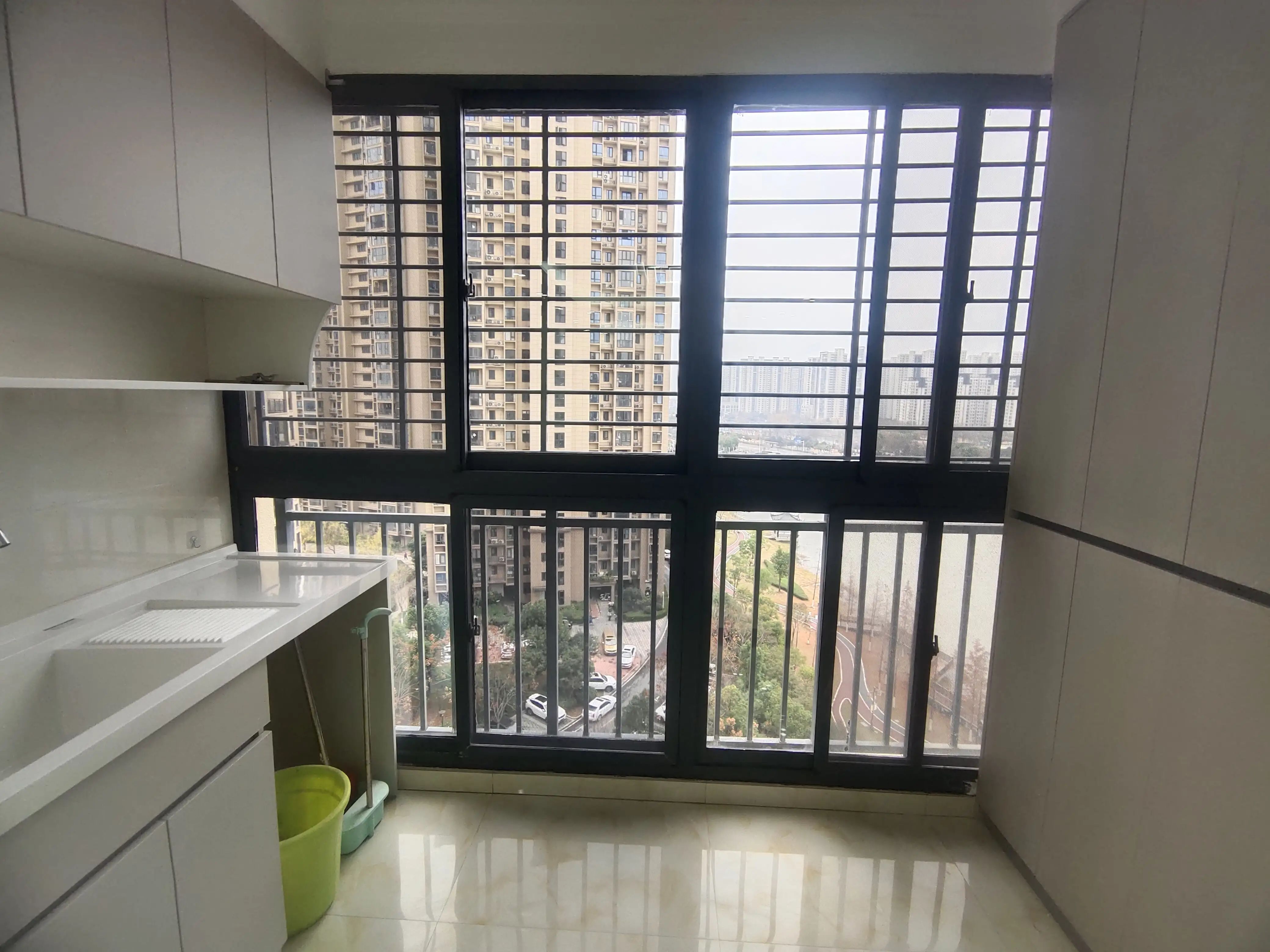 城南，四面湖景，森林国际，精装三房，电梯好楼层，证满二，新二中二小沔阳公园仙湖公园