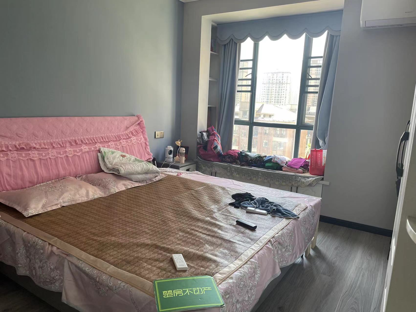 新城一号一期，送车位，晓學门口，全新装修，拎包入住，证满二，采光好，视野好，小区环境好