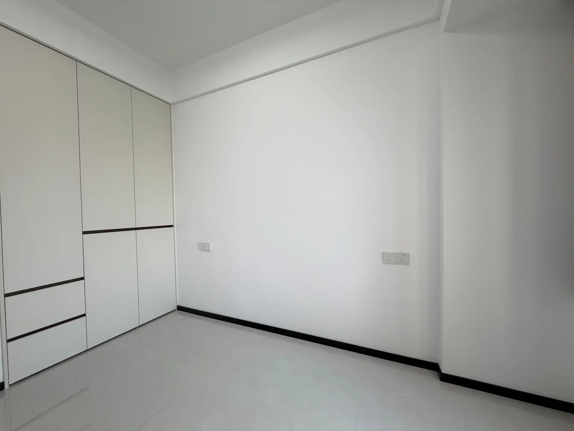 城南，吾悦广场旁，南国明珠，意式极简风，单价6100，南北通透双阳台，业主诚心出售