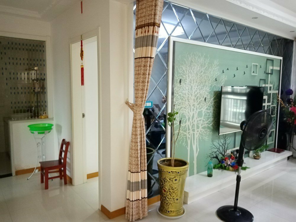 城南元泰精装三房，出门是学校，直接拎包入住