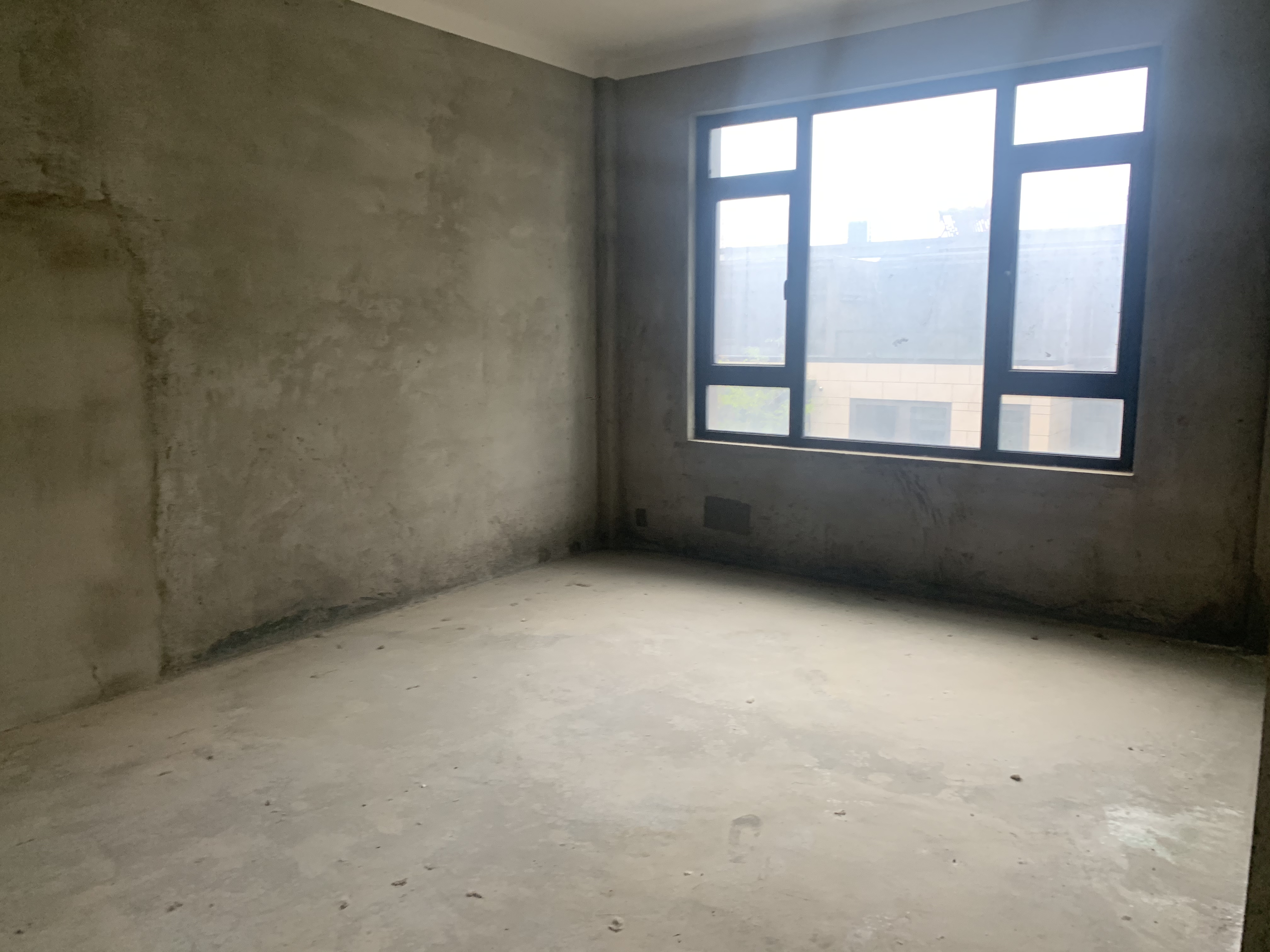 138万，别墅，全市ZUI优质，还是边户，带2车位，约40平米花园，有天有地