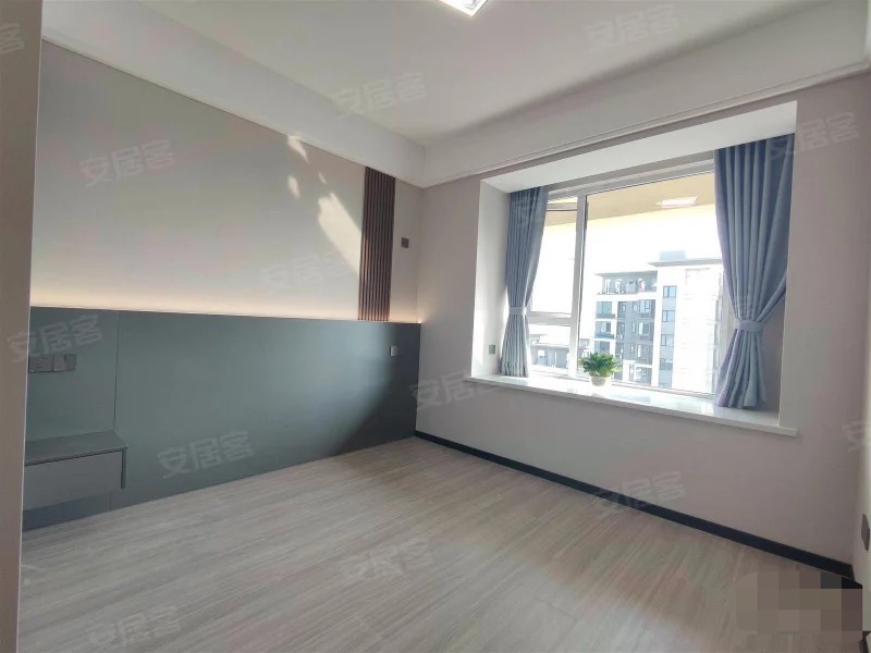 降价了，降价了，风和日丽，精装3房2卫，好楼层凤凰楼层，一天未住，新三中，送车位