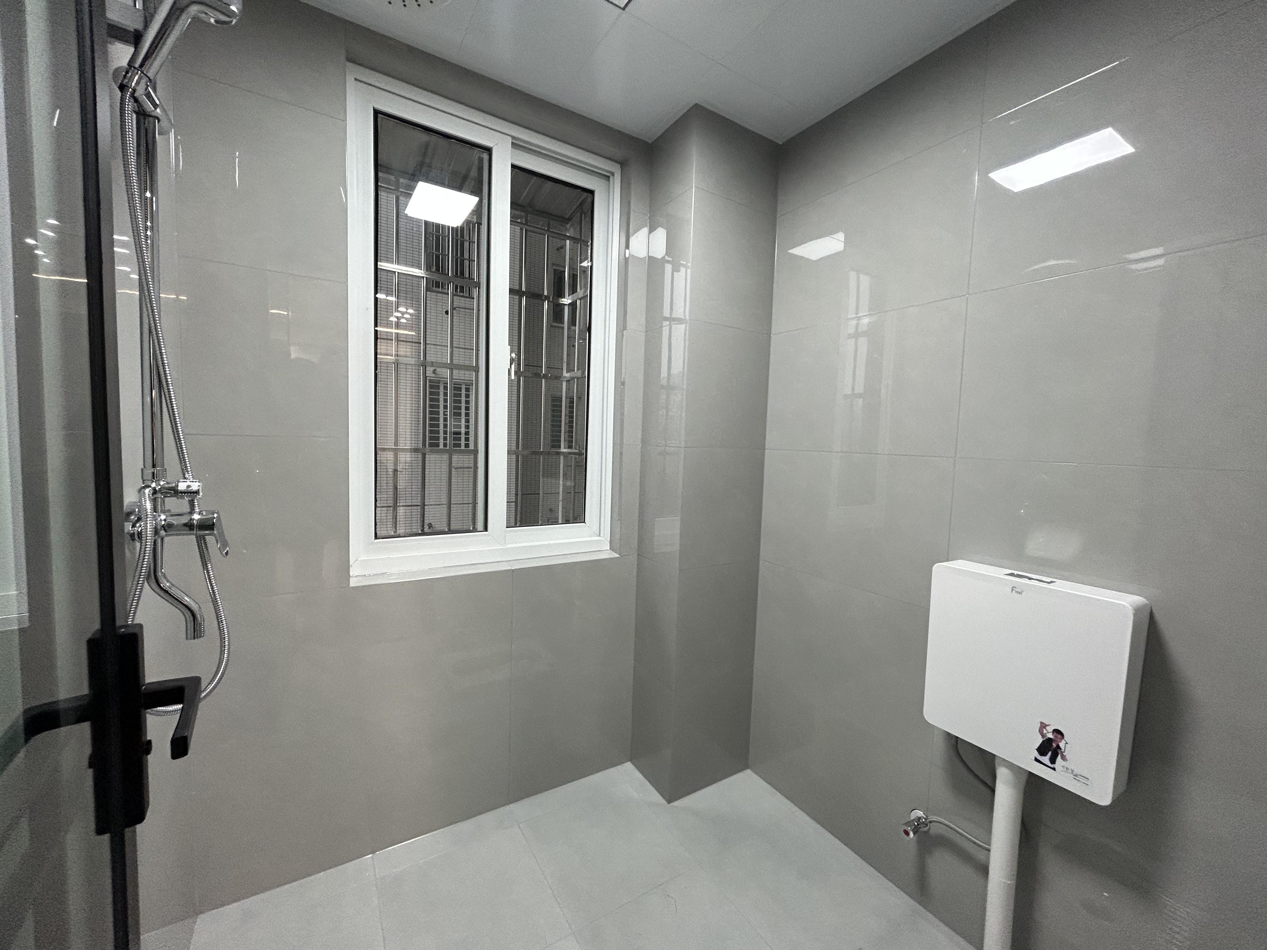 仙桃满庭春3室2厅1卫，全新精装修优价出售！机会难得！