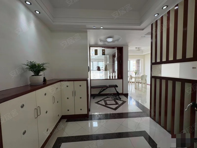 诚心出售，圣淘沙，精装三房，电梯好楼层，证满二，实验二小老三中