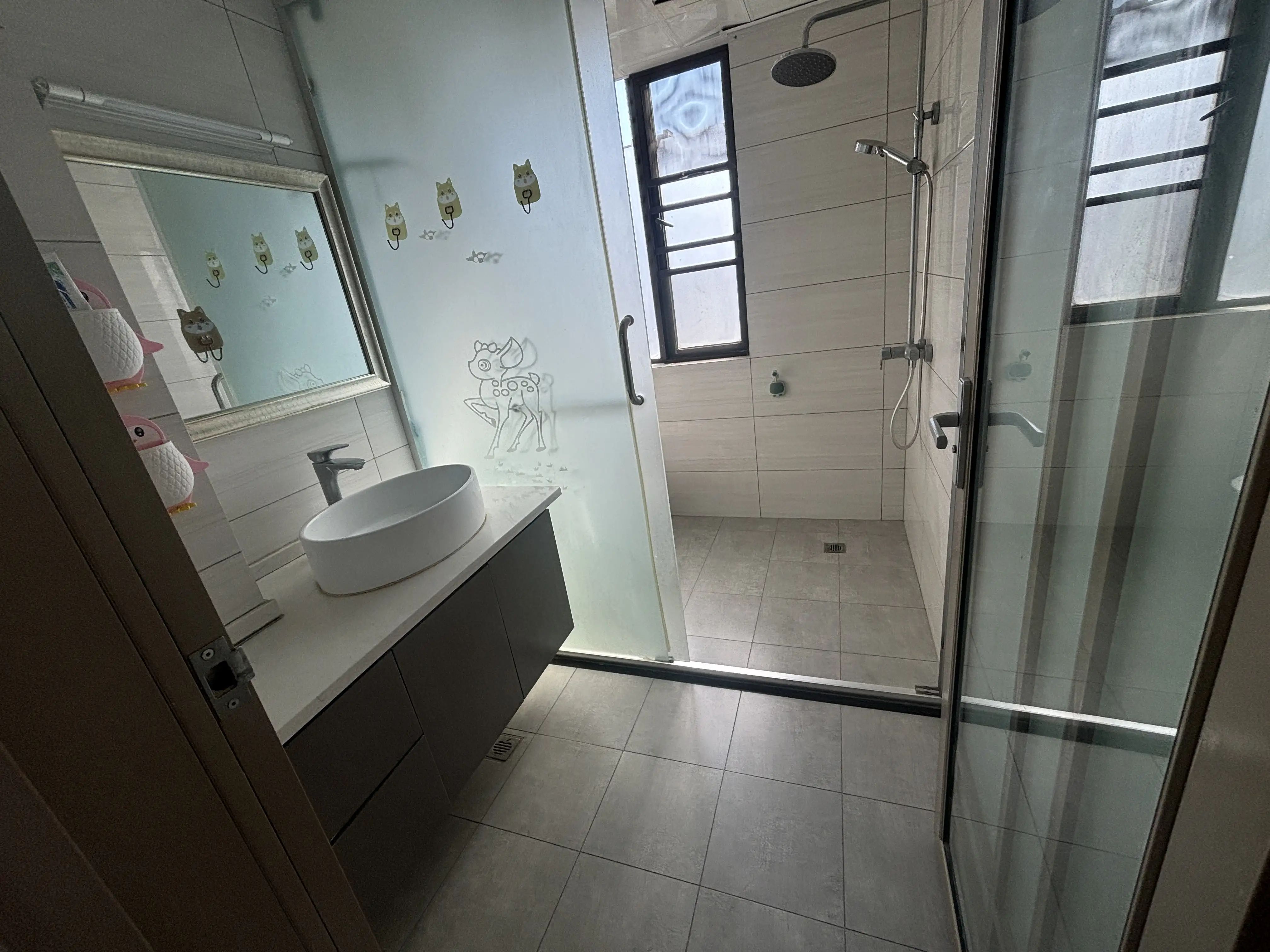 降价了，城南，荣怀C区，精装三房两卫，边户，好楼层，视野好，诚心出售