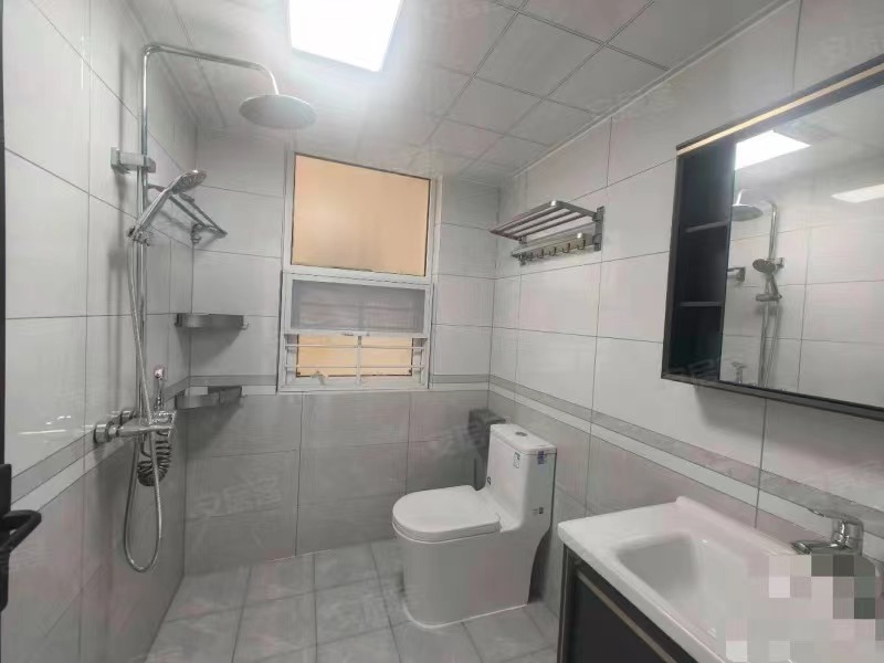 吾悦旁，元泰未来城B2，全新装修，电梯好楼层22楼，捡漏，采光好