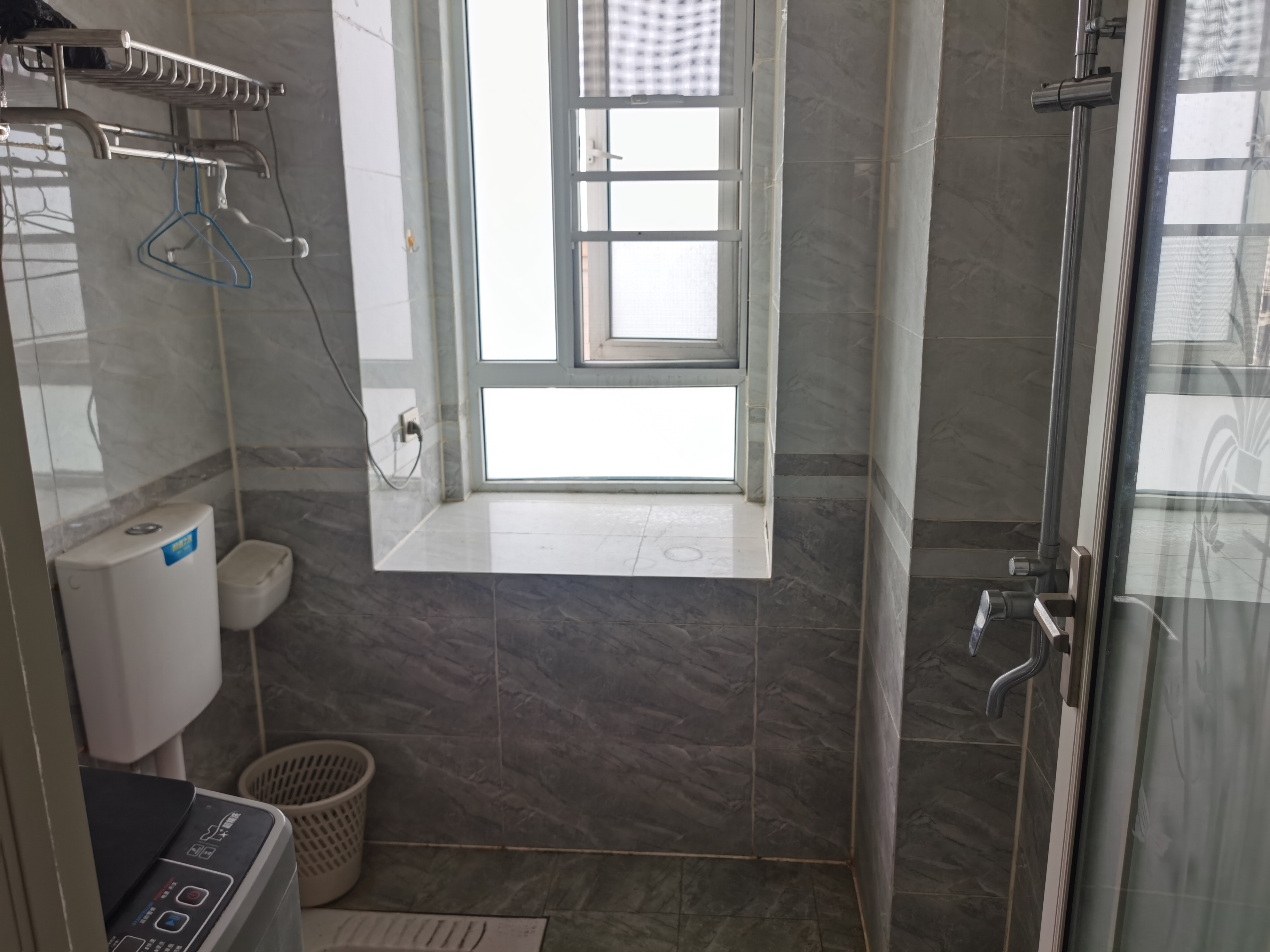 沃尔玛旁边南国明珠还建房三房出租