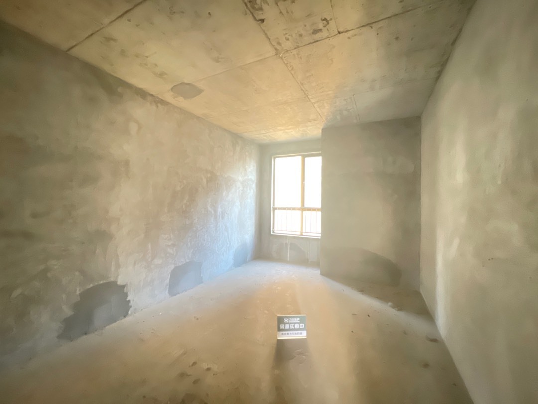 亏本出售，颐和公馆，单价3680，中间楼层，东边边户。性价比高，证满二