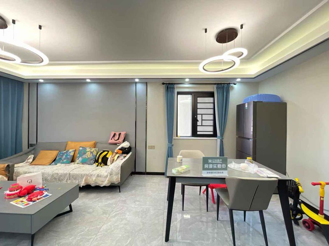 降价了，沔街头上，润泽天下，9.9成新，精装3房2卫，拎包即住。满二，好楼层