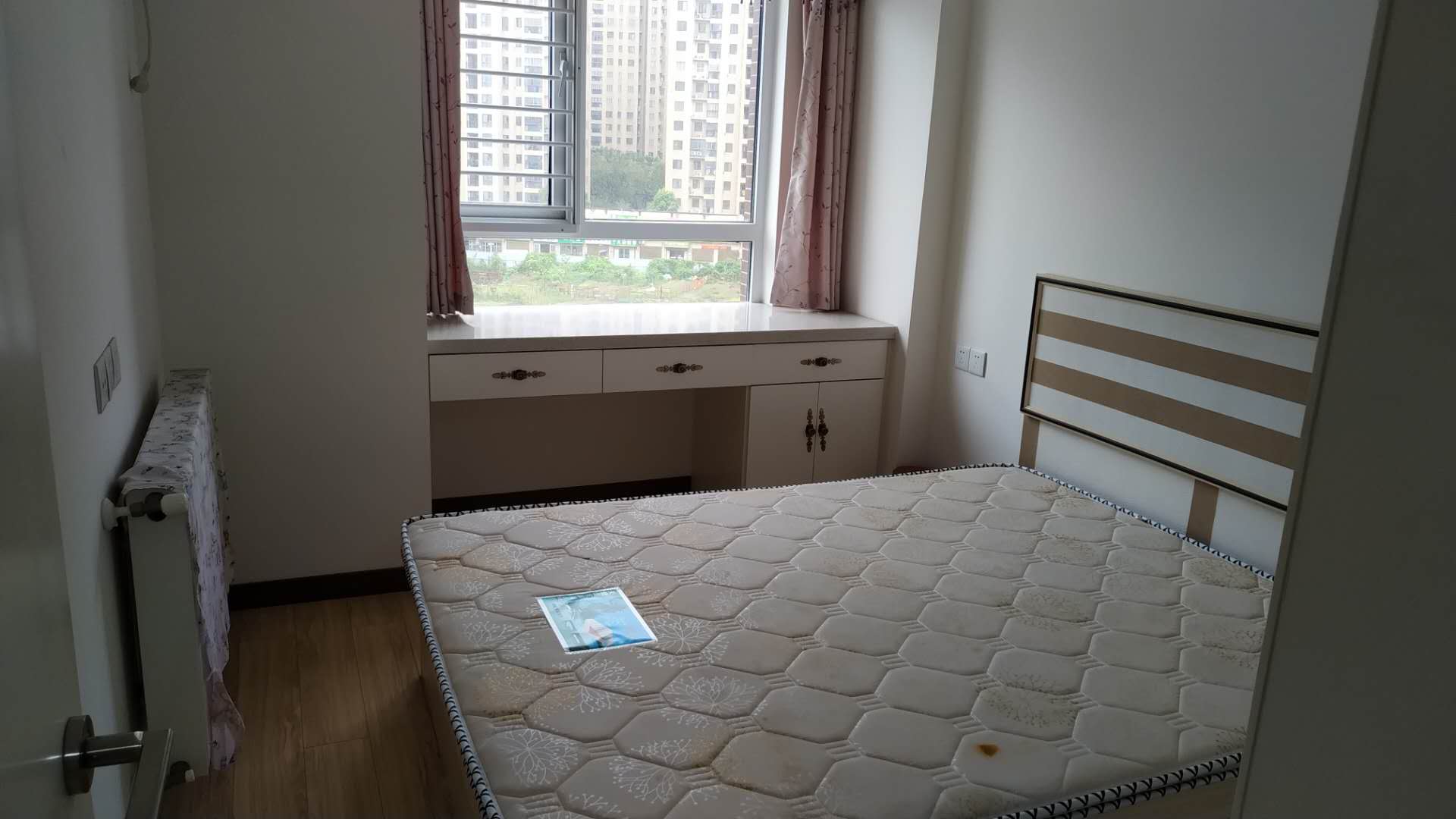 和合国际，温馨二室，环境比较大的小区，全屋带供暖，基本没住，看房方便