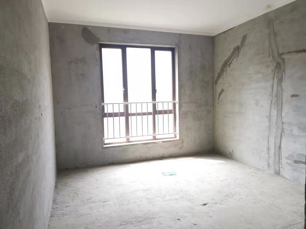 绿地香格里拉毛坯两房满二诚意出售