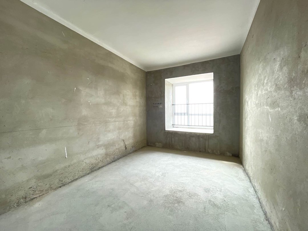 沔阳公园旁，亏本出售，捡漏，森林国际，好楼层，单价5000，证满二。二中、二小、