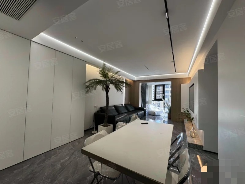 城南，翡冷翠，电梯好楼层，带车位，精装三房，诚心出售