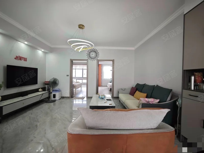 复州花园，步梯3楼，精装三房。南北通透，成色新，拎包入住，