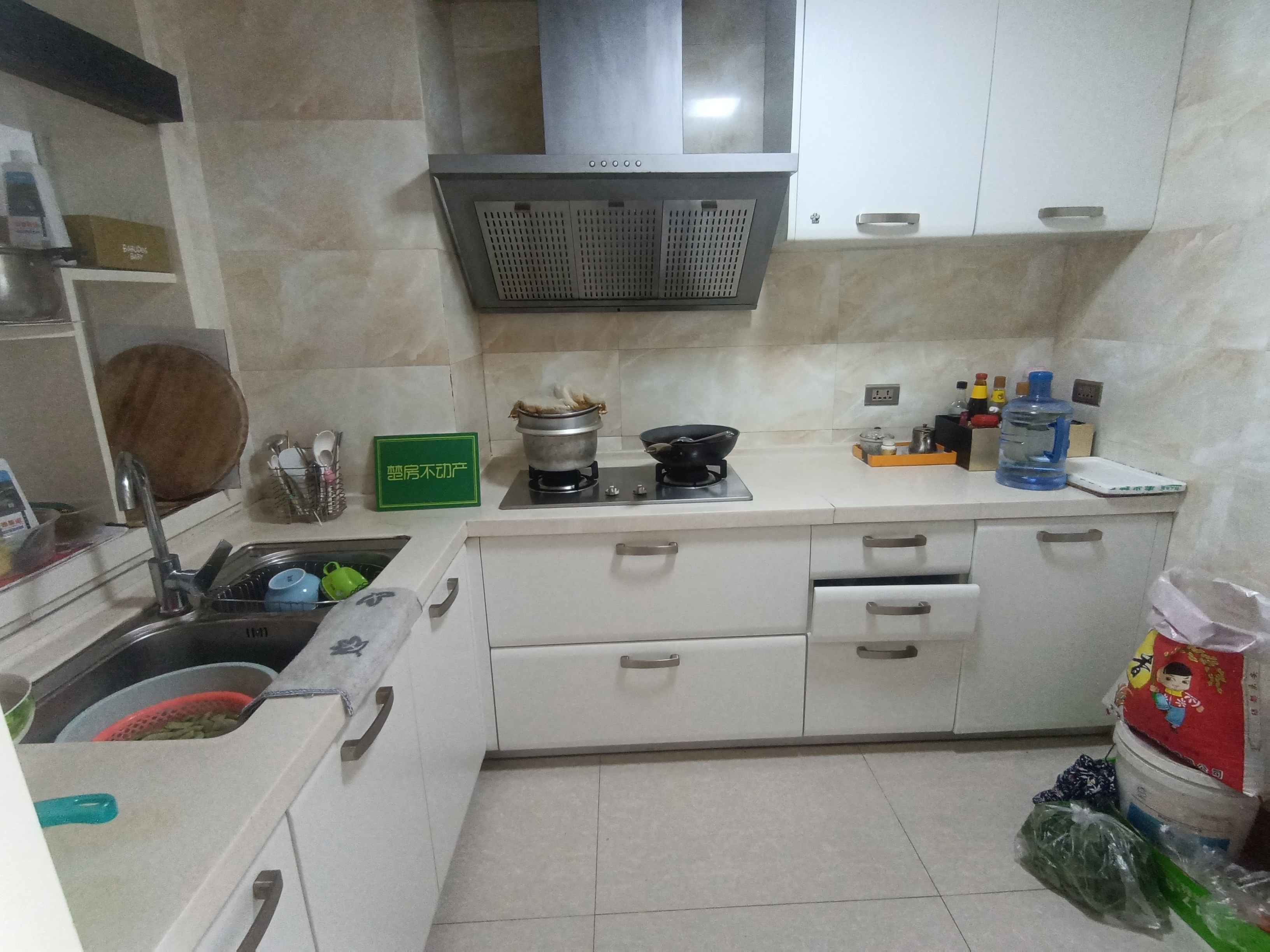 时代广场车站旁精装三房下楼菜场方便狠诚意出售