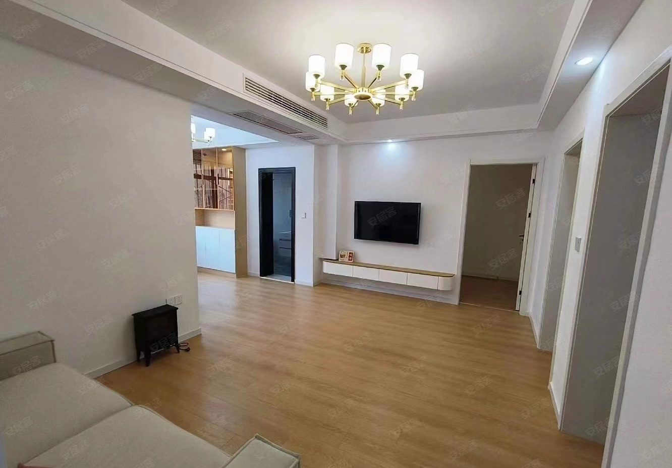 武商附近，全新精装三房，南北通透，有院子好停车